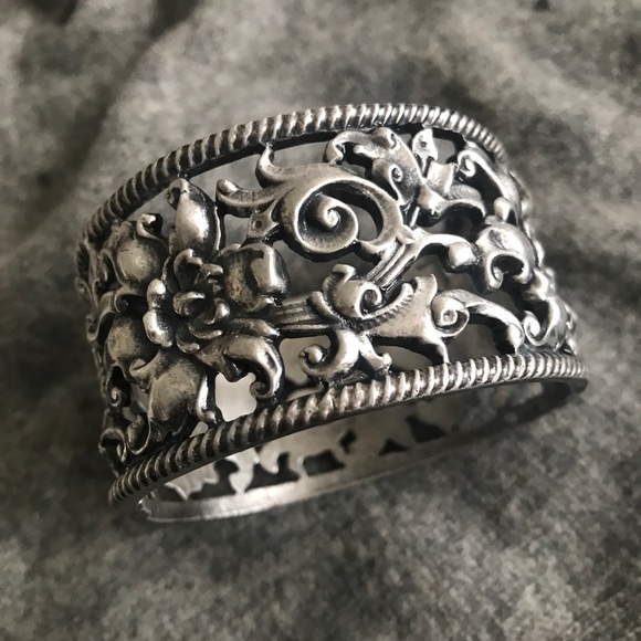 Rustic necklace and cuff bracelet set. - Picture 3 of 3